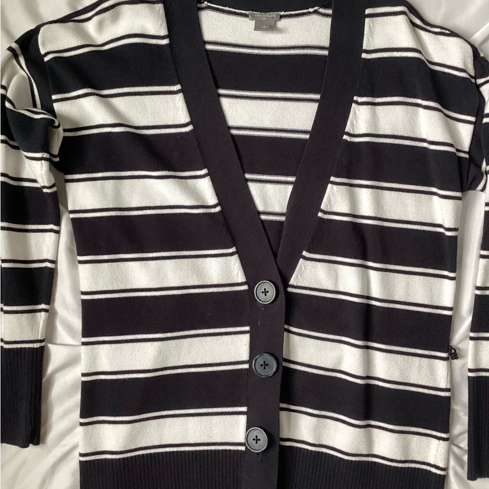 Ann Taylor V-Neck Ladies Stripe Sweater Size L - Picture 2 of 10